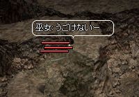 画像：アリ穴でハマる